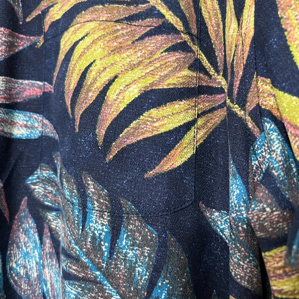 Tommy Bahama men’s silk button down shirt size large